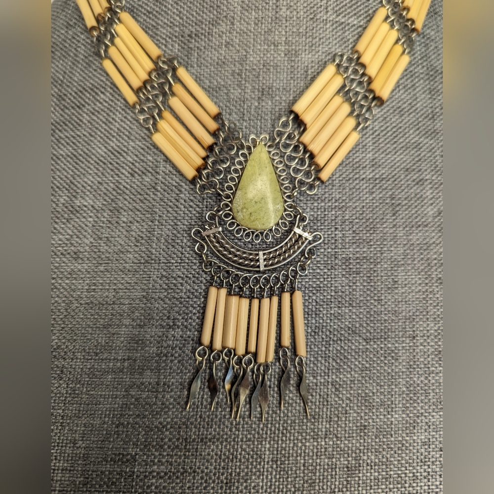 Hand Crafted Peruvian Light Green Serpentine And … - image 3